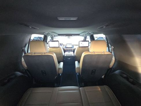 Used 2023 Chevrolet Tahoe Premier w/ Advanced Technology Package image 16