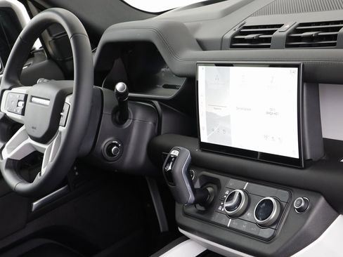 Used 2025 Land Rover Defender 110 S image 22