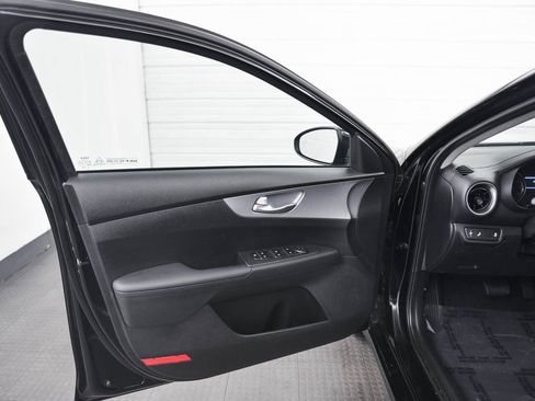 Used 2023 Kia Forte LXS w/ LXS Technology Package image 9