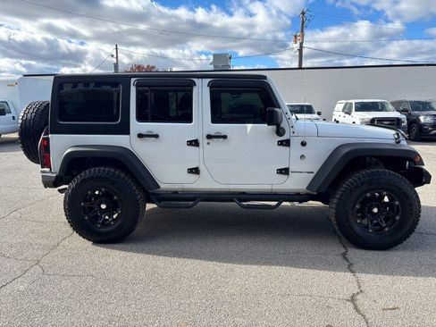 Used 2018 Jeep Wrangler Unlimited Sport w/ Connectivity Group image 4