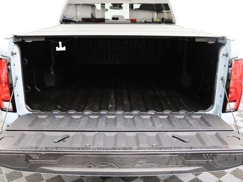 Used 2025 Chevrolet Colorado Z71 w/ Technology Package AWD/4WD image 39