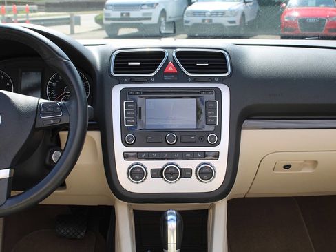 Used 2013 Volkswagen Eos Lux FWD image 18