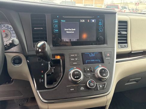 Used 2017 Toyota Sienna XLE w/ XLE Navigation Package image 22