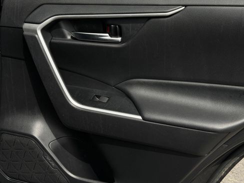 Used 2020 Toyota RAV4 XLE Premium FWD image 26