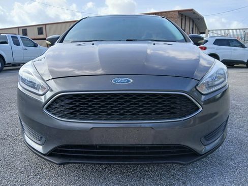 Used 2017 Ford Focus SE FWD image 2
