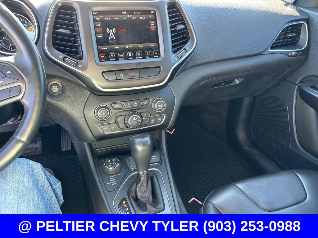 Used 2019 Jeep Cherokee Trailhawk w/ Cold Weather Group AWD/4WD image 16