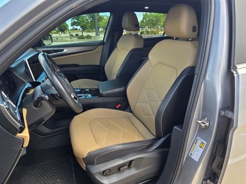 Used 2024 Volkswagen Atlas Cross Sport SE w/ Panoramic Sunroof Package AWD/4WD image 15