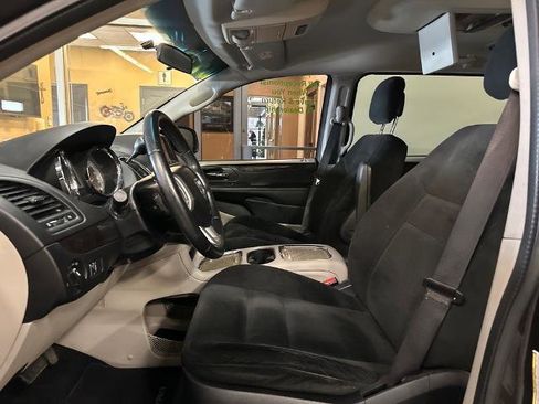 Used 2016 Dodge Grand Caravan SXT w/ Rear Park Assist Package image 11