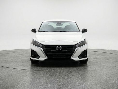 Used 2025 Nissan Altima 2.5 SV image 2