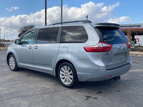Used 2016 Toyota Sienna XLE image 7