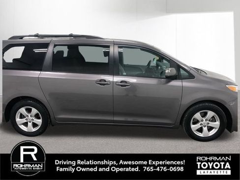 Used 2017 Toyota Sienna LE FWD image 8