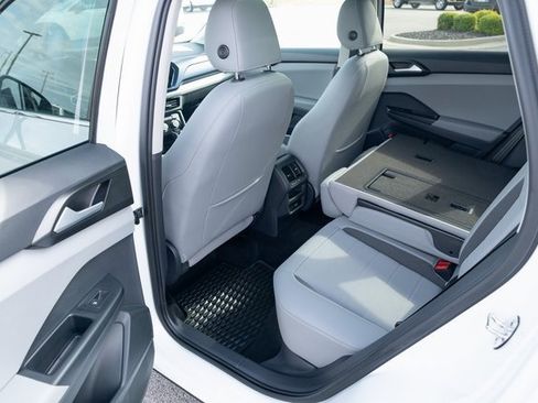 Certified 2023 Volkswagen Taos SE image 27