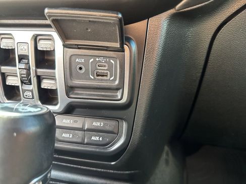 Used 2018 Jeep Wrangler Unlimited Sahara w/ Quick Order Package 24M Moab AWD/4WD image 43