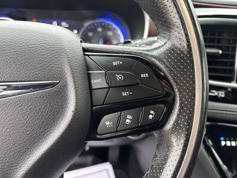 Used 2020 Chrysler Pacifica Limited FWD image 19