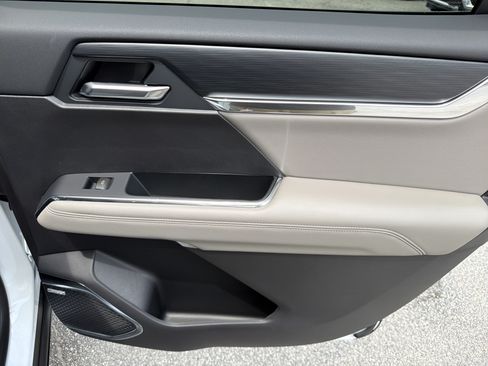 New 2026 GMC Acadia Elevation w/ Elevation Premium Package FWD image 17
