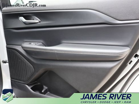Used 2024 Jeep Grand Cherokee L Laredo AWD/4WD image 11