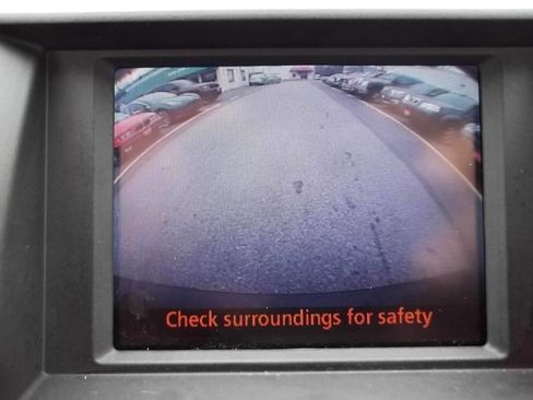 Used 2012 Toyota Highlander SE image 24