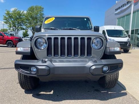 Used 2022 Jeep Wrangler Unlimited Sahara AWD/4WD image 2