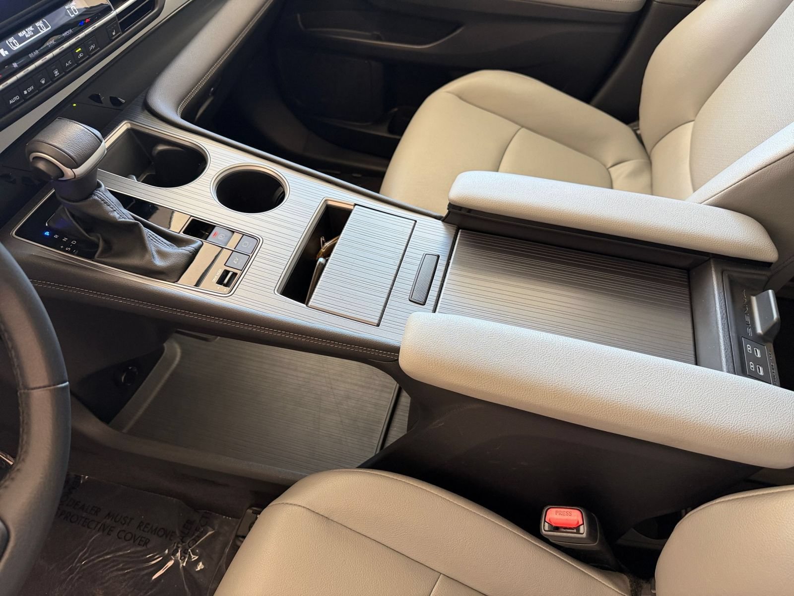 Used 2025 Toyota Sienna XLE FWD image 39