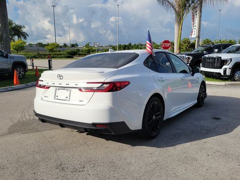 Used 2026 Toyota Camry SE FWD image 6