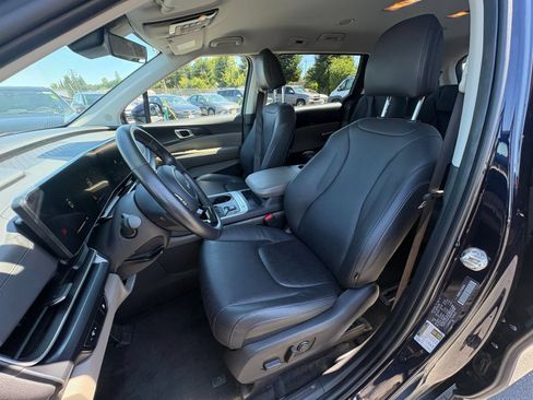 Used 2026 Kia Carnival FWD image 39