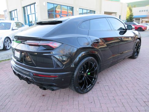 Used 2022 Lamborghini Urus image 4