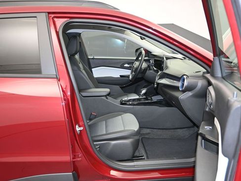 Certified 2025 Chevrolet Trax LT w/ LT Convenience Package image 26