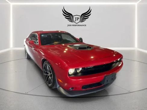 Used 2016 Dodge Challenger R/T Scat Pack RWD image 1