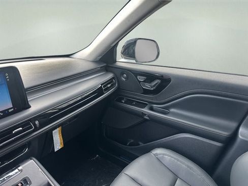 New 2026 Lincoln Aviator AWD image 17