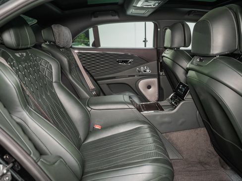 Certified 2022 Bentley Flying Spur V8 image 23
