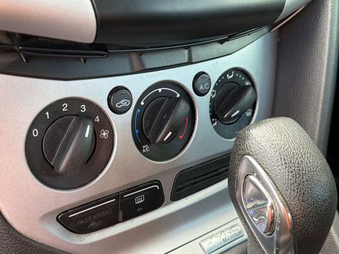 Used 2012 Ford Focus SE FWD image 25