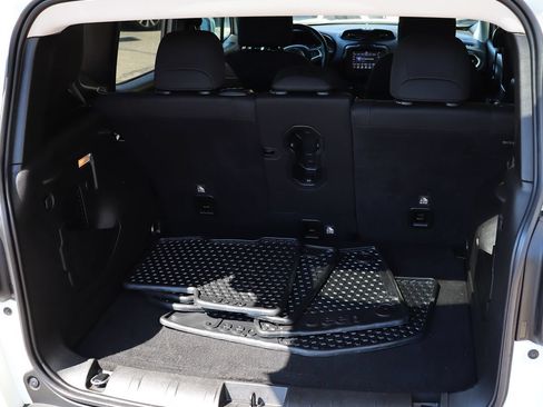 Used 2021 Jeep Renegade Latitude w/ Convenience Group FWD image 24