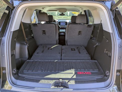 Used 2023 GMC Acadia SLE w/ Driver Convenience Package FWD image 13