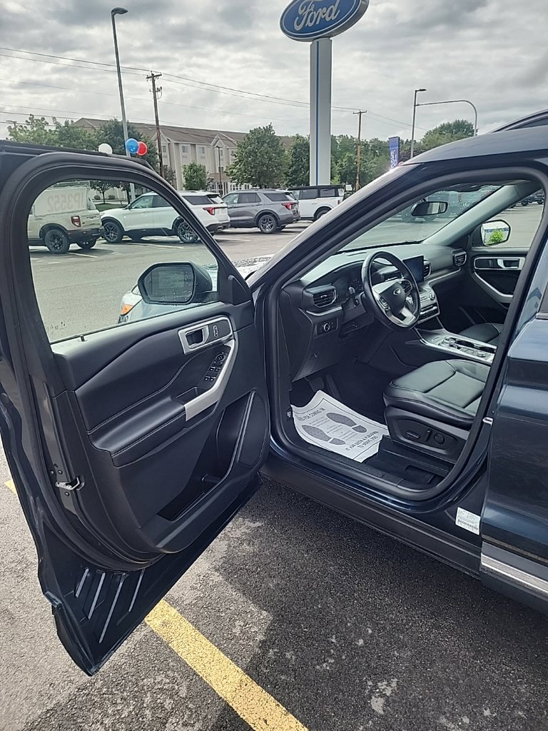Used 2023 Ford Explorer XLT w/ Equipment Group 202A AWD/4WD image 18