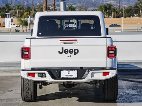 Used 2023 Jeep Gladiator Overland image 8