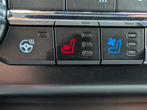 Used 2024 Ford F350 Platinum w/ FX4 Off-Road Package image 20