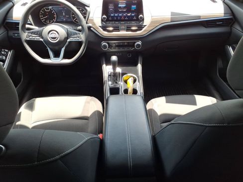 Used 2023 Nissan Altima 2.5 SV FWD image 18