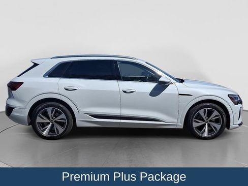 Used 2024 Audi Q8 e-tron Premium Plus w/ Premium Plus Package AWD/4WD image 9