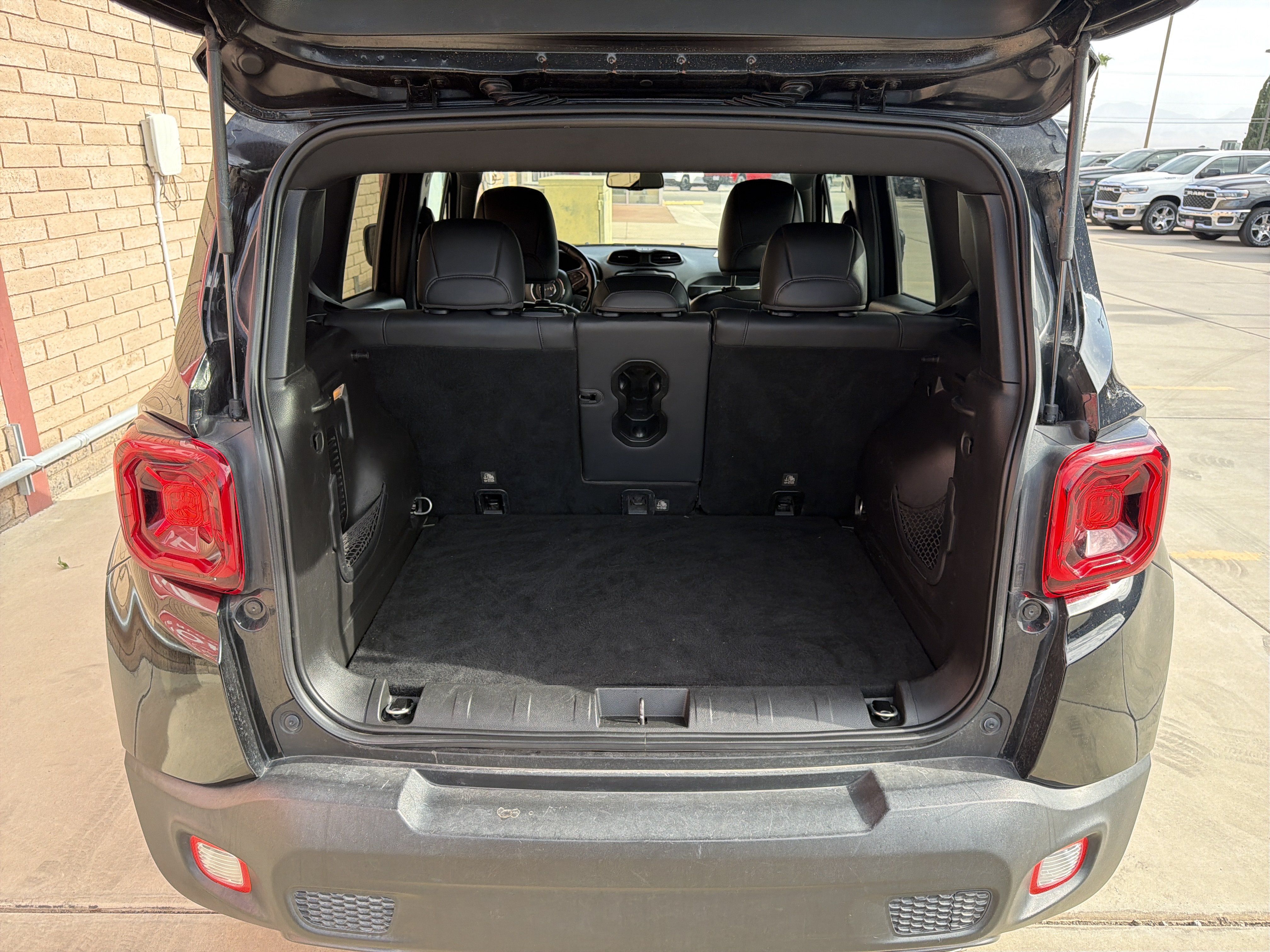 Used 2020 Jeep Renegade Altitude AWD/4WD image 6