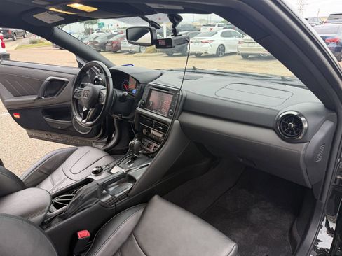 Used 2020 Nissan GT-R Premium w/ Premium Interior Package image 18