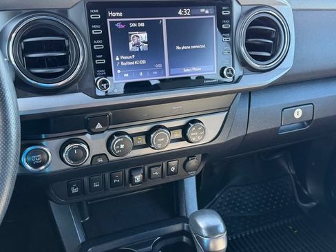 Used 2020 Toyota Tacoma TRD Sport w/ Technology Package AWD/4WD image 19