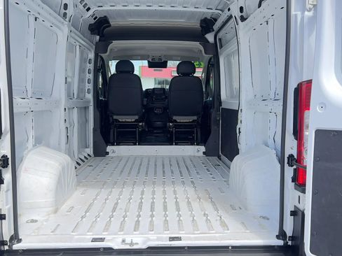 Used 2025 RAM ProMaster 2500 w/ Convenience Group image 15