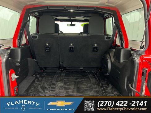 Used 2018 Jeep Wrangler Unlimited Sahara AWD/4WD image 21
