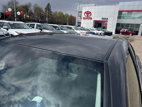 Used 2025 Toyota Camry XLE AWD/4WD image 41
