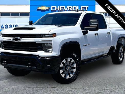 Used 2024 Chevrolet Silverado 2500 Custom w/ Custom Value Package AWD/4WD image 2