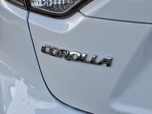 Used 2023 Toyota Corolla LE w/ Carpet Mat Package (TMS) image 30