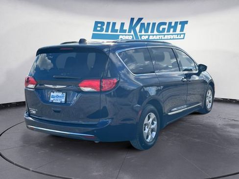 Used 2017 Chrysler Pacifica Touring-L Plus image 5