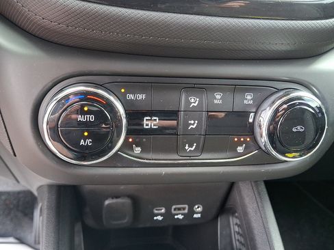 Used 2022 Chevrolet TrailBlazer LT w/ Convenience Package AWD/4WD image 16