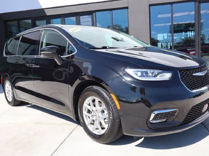 Used 2024 Chrysler Pacifica Touring-L
