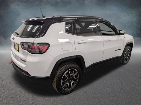 Used 2025 Jeep Compass Trailhawk w/ Trailhawk Elite Group AWD/4WD image 4